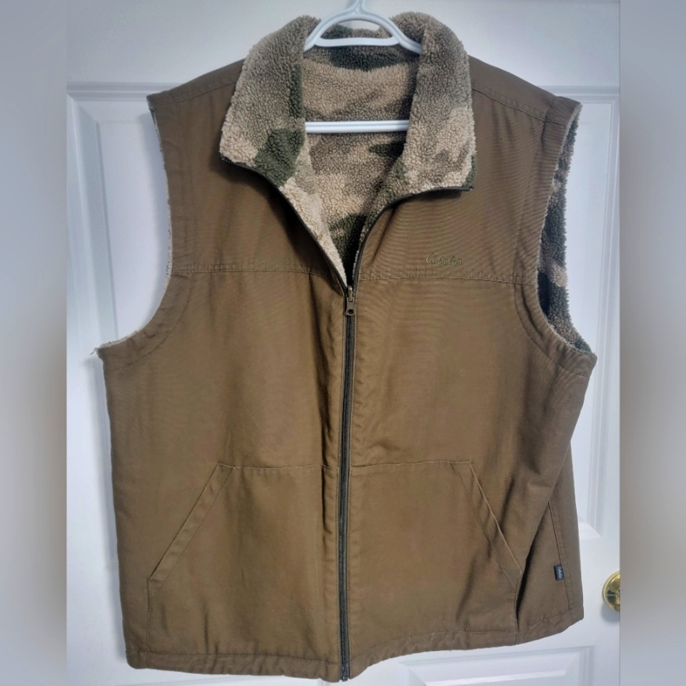 Cabelas XL Reversible Camo Vest